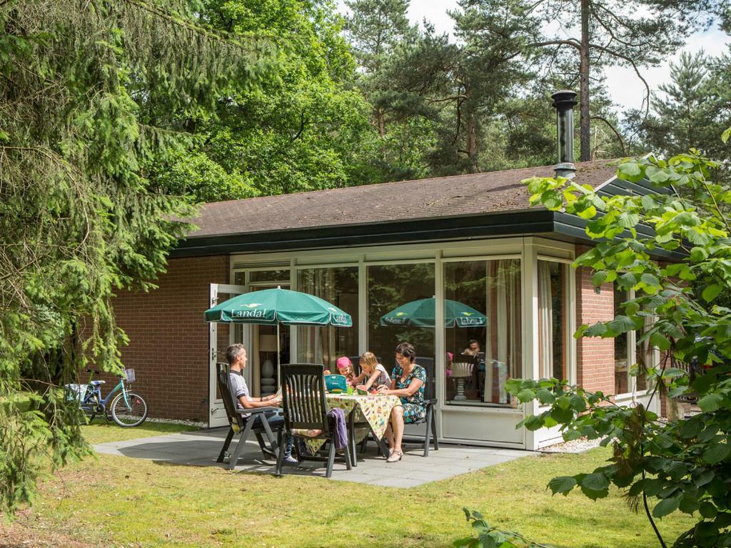 Landal Miggelenberg Hotel Hoenderloo Exterior photo